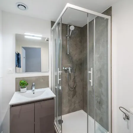 Apartment Le Schuman - En Hyper Centre - Gare - Fibre - Rbnb -